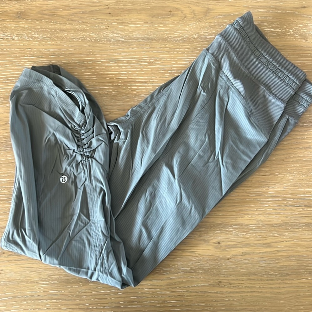 lululemon gray sage dance studio crop size 8